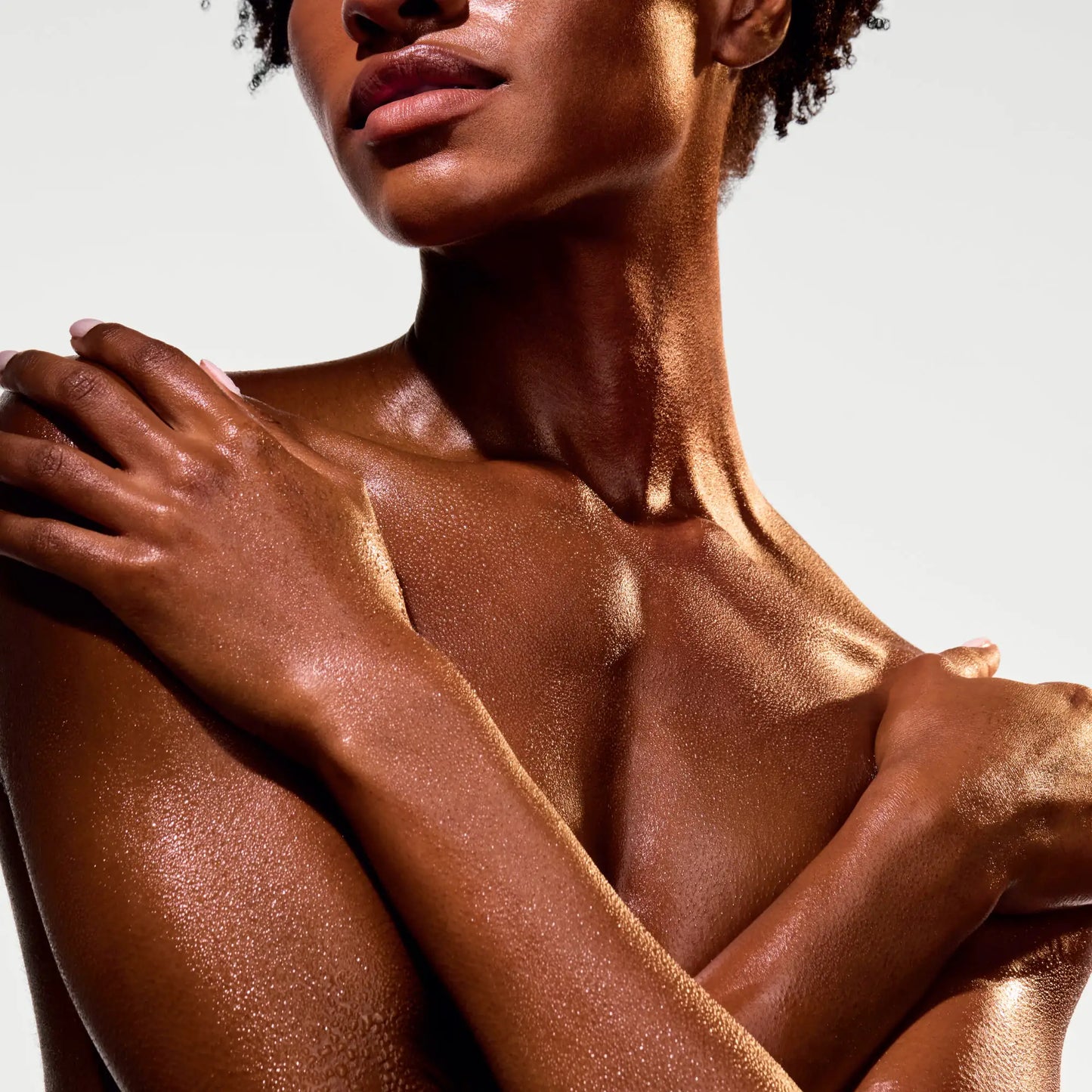 the-glow-getter-multi-oil-body-scrub-o9 NATR-40028-Alt-Image-The_Glow_Getter_Multi-Oil_Body_Scrub-06_1.webp
